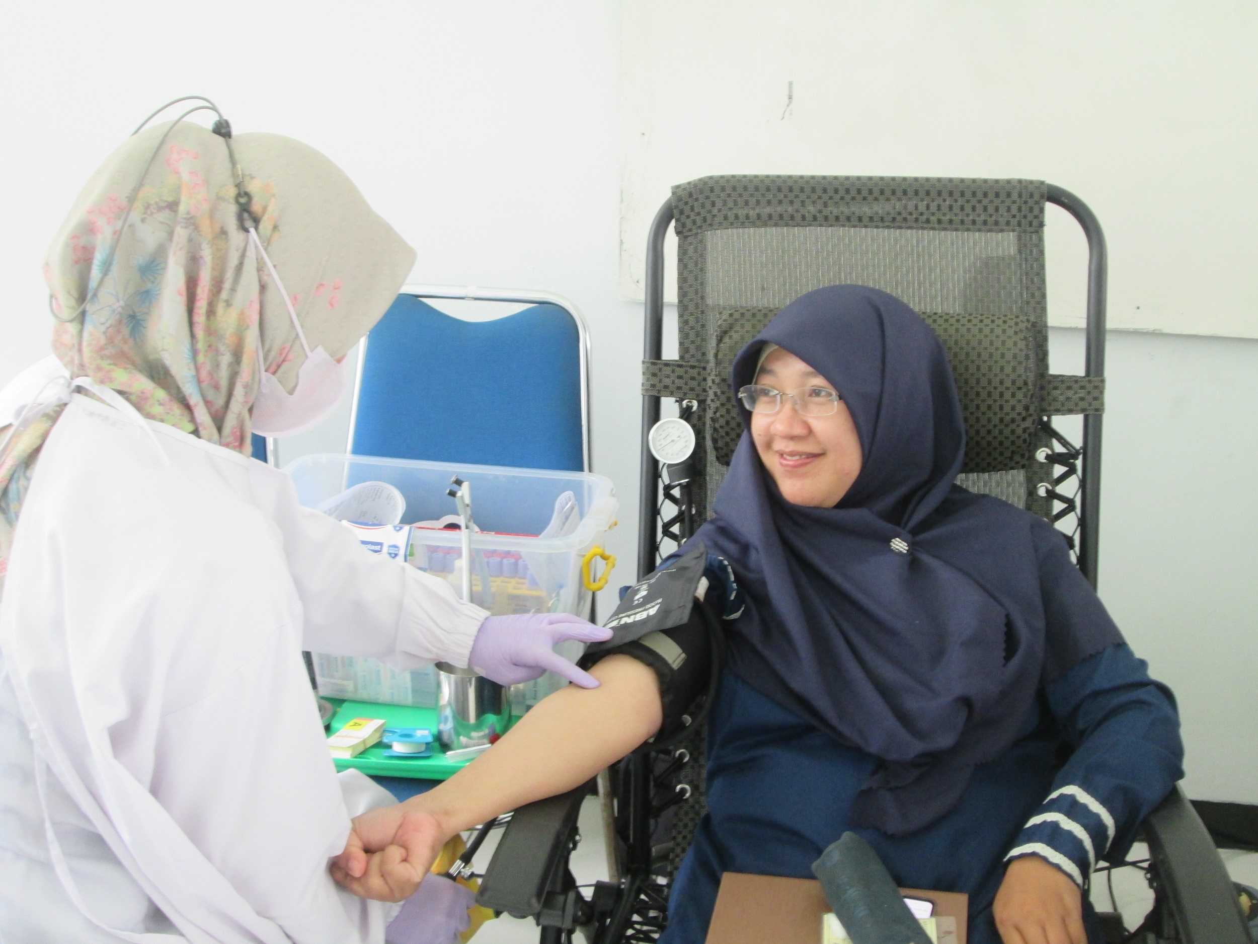Kegiatan Bakti Sosial Kemahasiswaan Jurusan Kebidanan Bandung: Donor Darah